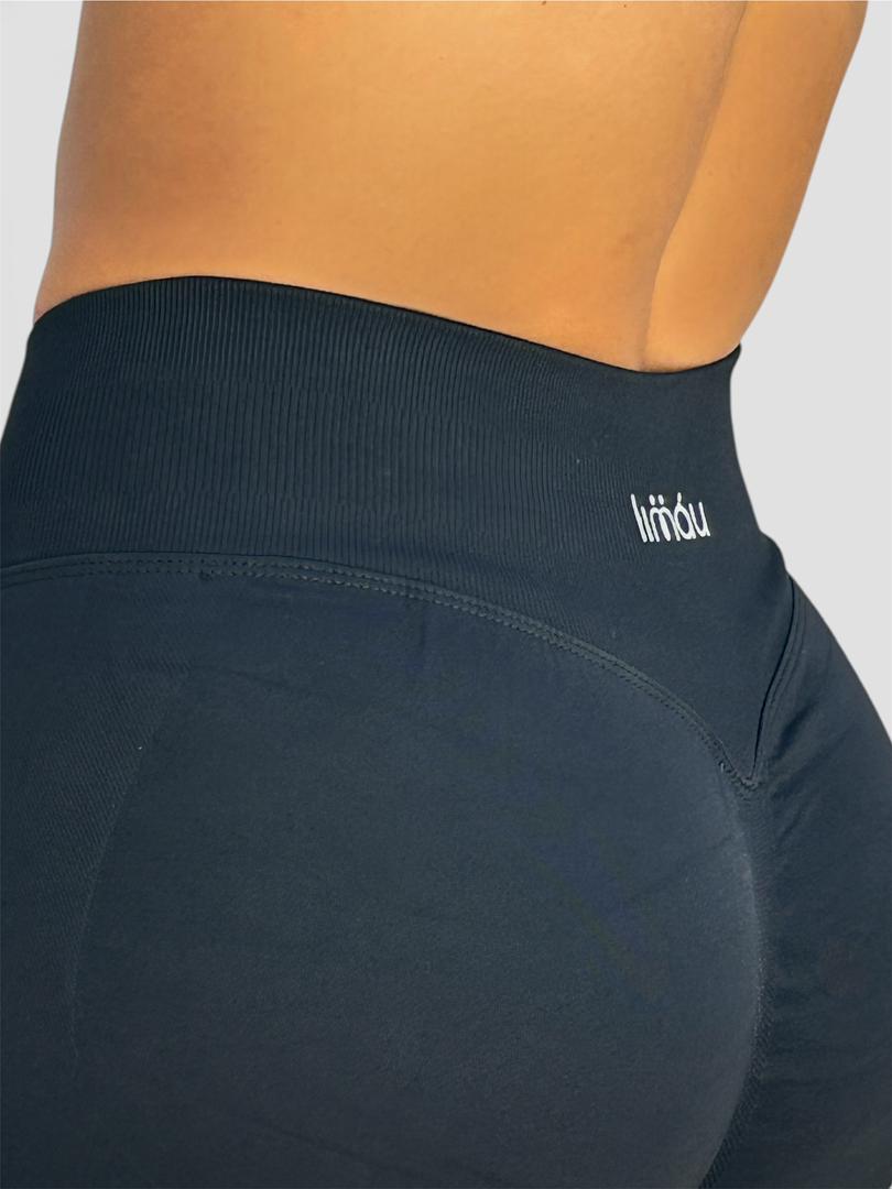 Essence Short Onyx