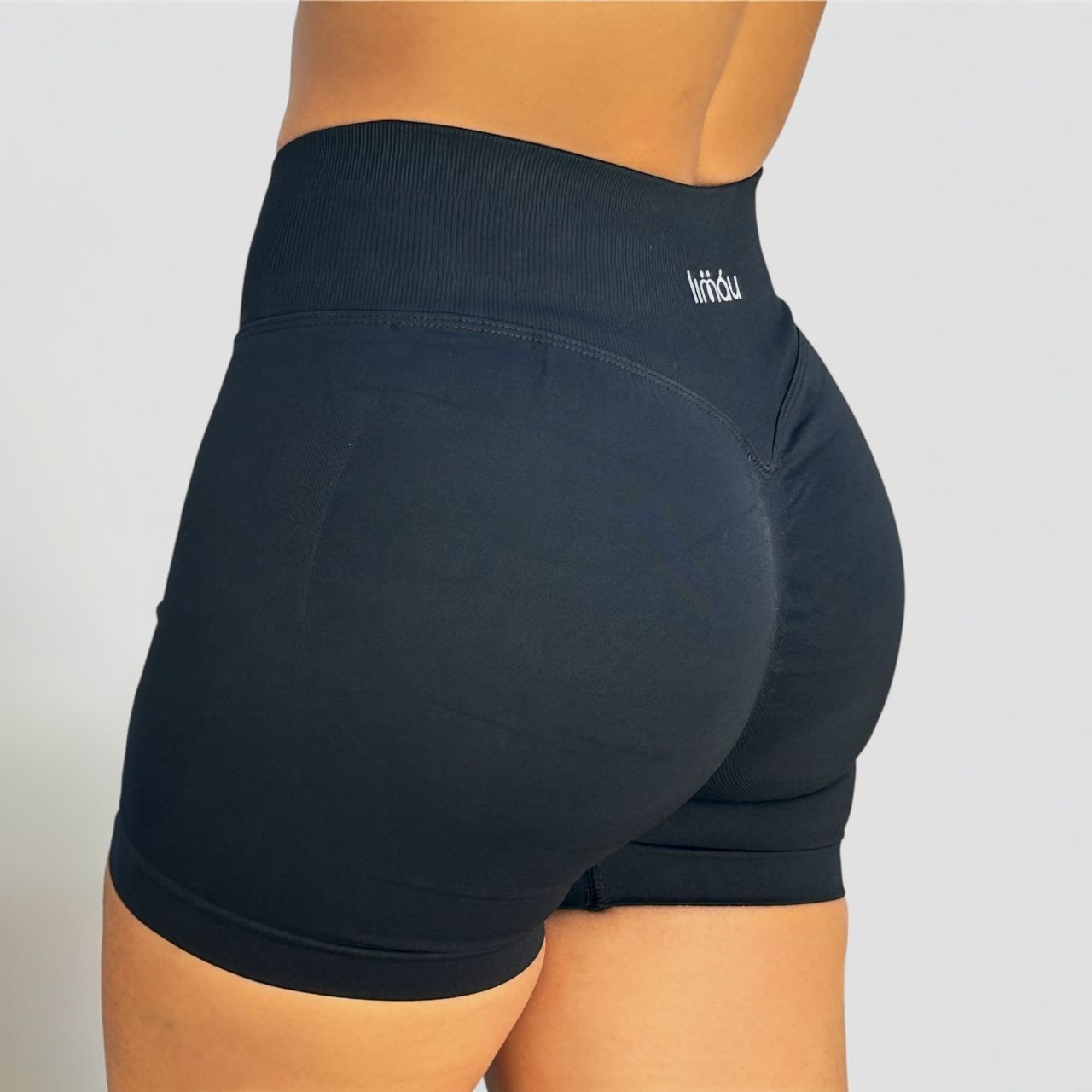 Essence Short Onyx